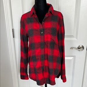 American Eagle Outfitters Red and Black Plaid Flannel Button-Up - Size Small